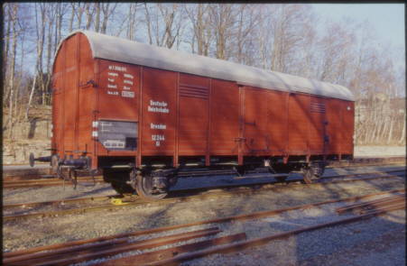 Geschlossener, großräumiger Güterwagen 12 244 Gl - Dresden