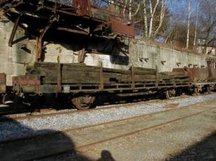 Schienentransportwagen 902 284 Sm-14 vor der Aufarbeitung