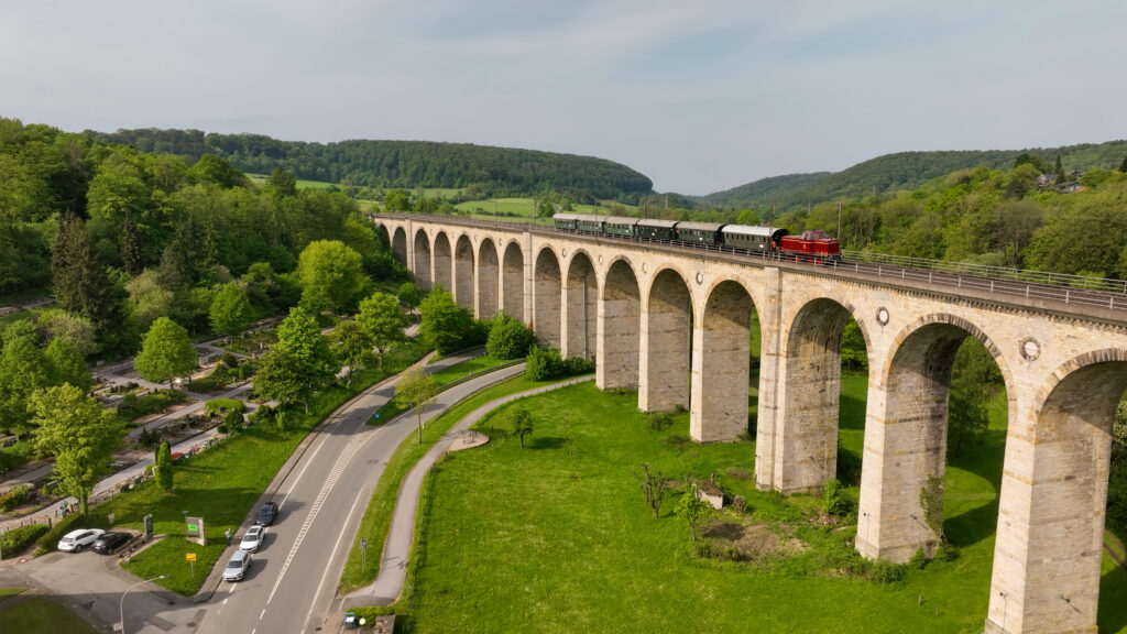 V65 001 mit einem Sonderzug auf dem Altenbekener Viadukt am 10.05.2026 Foto: Sven's Eisenbahn Videos